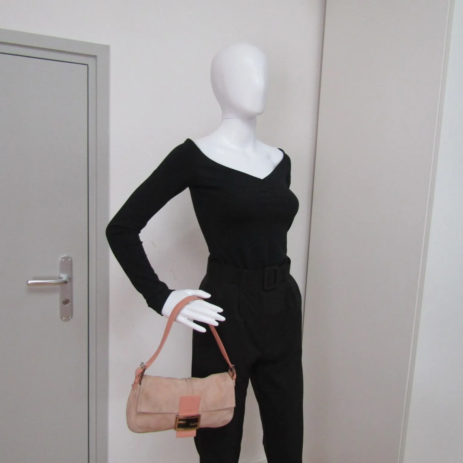FENDI Baguette Shoulder Bag in Pink Suede