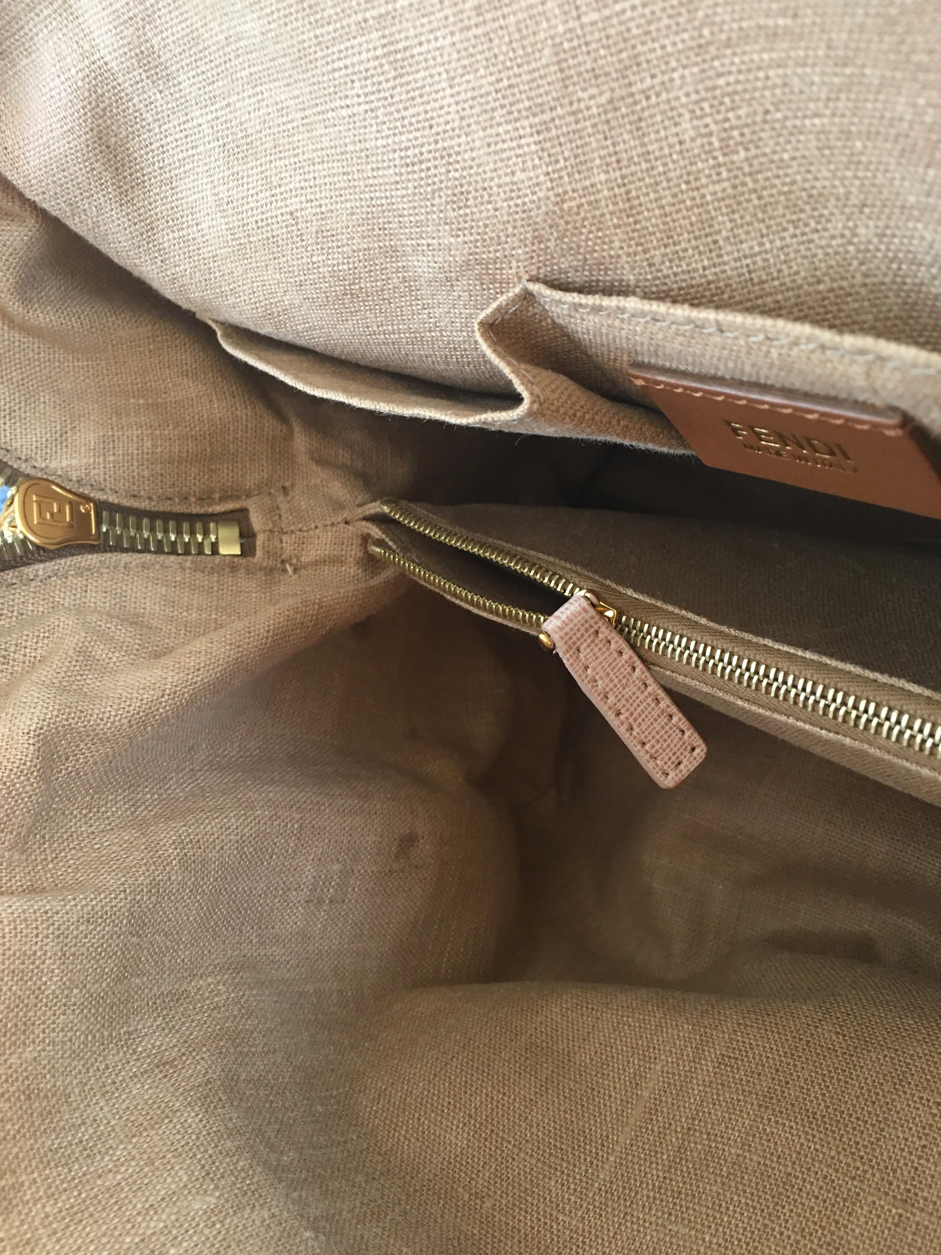 FENDI Chameleon Handbag in Pink Leather