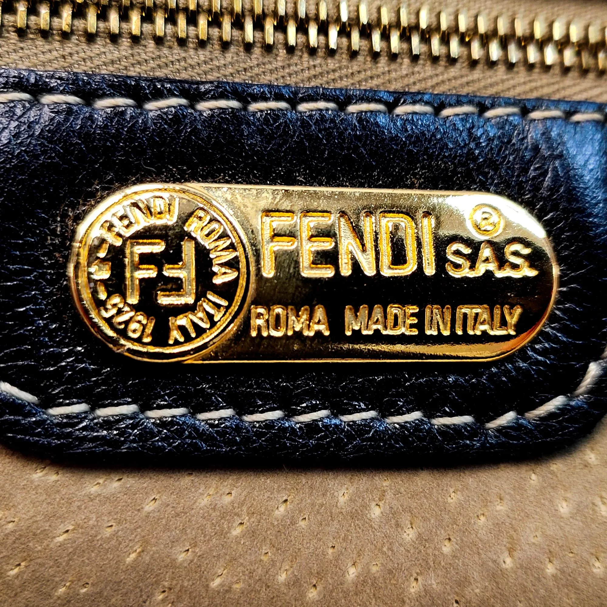 Fendi FF Leather Tote (SHG-37490)