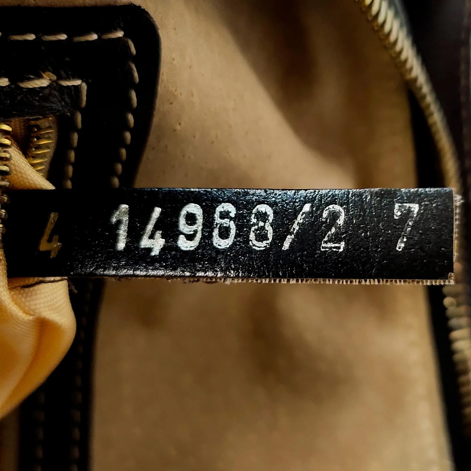 Fendi FF Leather Tote (SHG-37490)